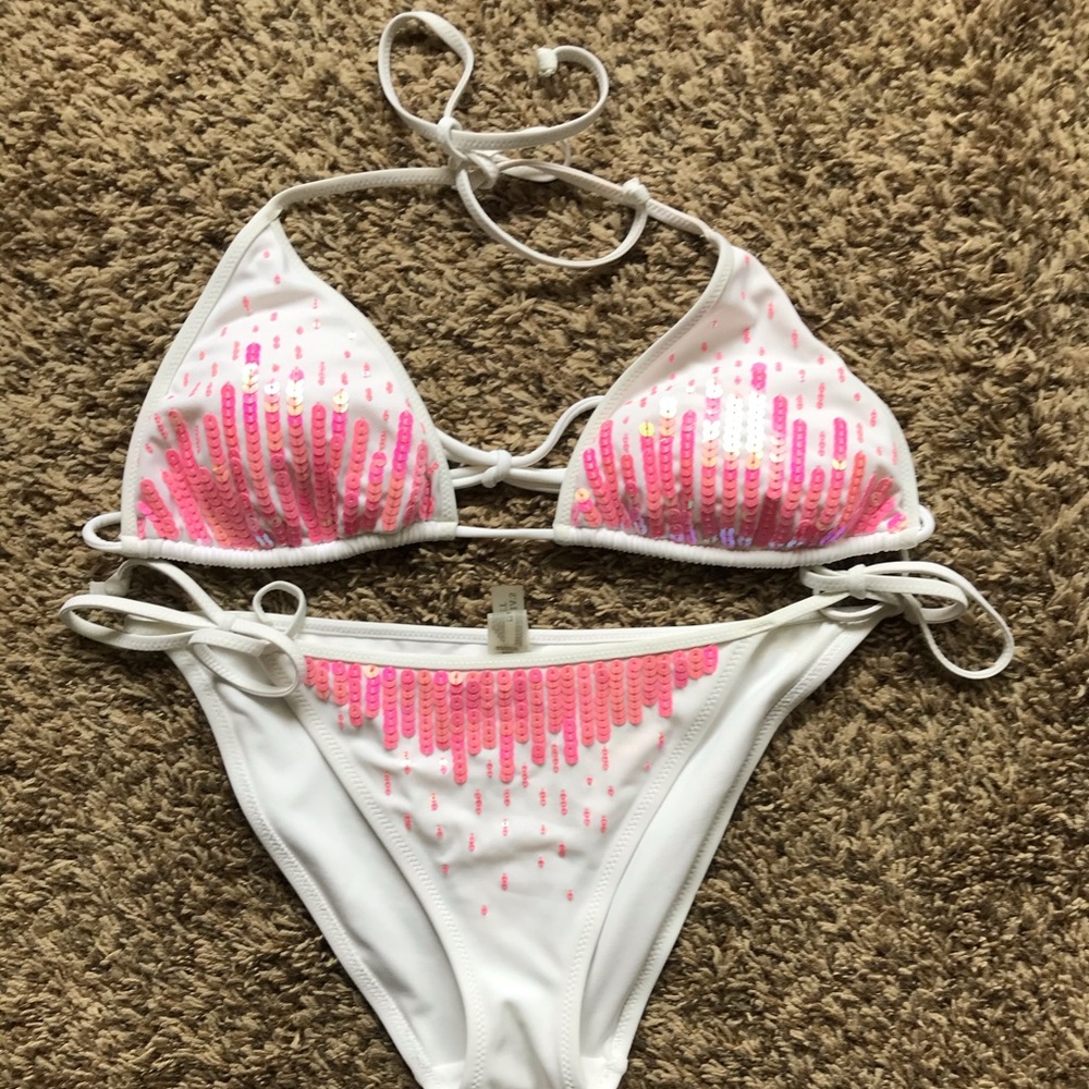 Victoria’s Secret bikini